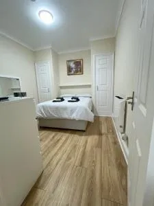 Station Lodge - Edgware