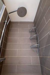 Stunning 5-bed 3-bath house close to the sea!