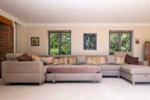 Stunning 5-bed 3-bath house close to the sea!