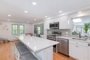 Spacious Retreat With Pool, Game Room & Fireplace, Sleeps 10, Backyard Oasis and Screened Gazebo, Family-Friendly Getaway, 24Hr Hospitality
