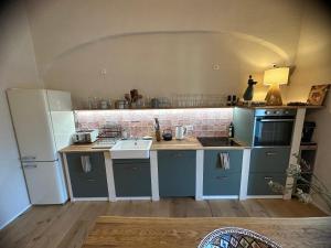 Alte Brennerei Schloss Zehista EG Rittersporn