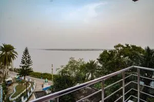 River Leaf Inn Taki !! Luxurious Rooms With River Facing Private Balconies !! - Chuknagar