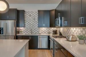 Open & Airy Near Vandy, Secure Elevator Building 1 Story 2 Bed Apt, Secure Parking, Patio, Elevator, Sleeping Space for Guests, Great for Groups, Walk to Campus, 24 Hr Hospitality