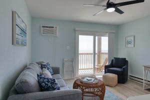 Beachfront, Newly Renovated at Aqua Vista
