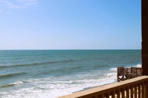 Beachfront, Newly Renovated at Aqua Vista