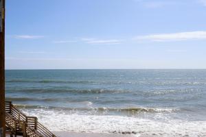 Beachfront, Newly Renovated at Aqua Vista