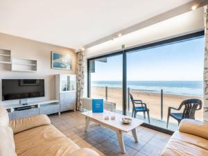 Apartment in St-Idesbald with Sea View