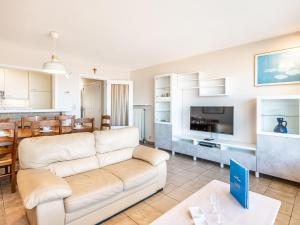 Apartment in St-Idesbald with Sea View