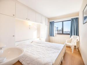 Apartment in St-Idesbald with Sea View