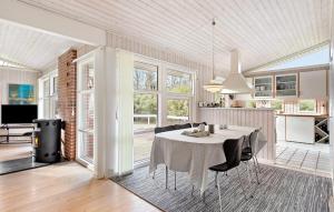 3 Bedroom Stunning Home In Hornbæk