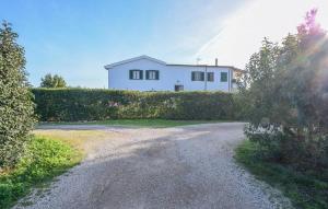 4 Bedroom Amazing Home In Marsiliana