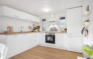 Stunning Home In Hadsund With Wifi