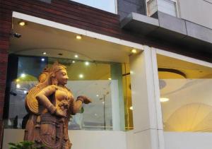 Hotel Palm Dor - 2 mins walk from New Delhi Railway Station