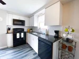 Near City/Airport, Large Deck, 2 BD, Long Stays - Carnegie