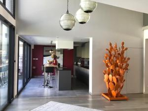Chambre avec terrasse vue sur piscine
