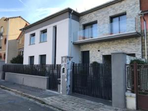 Chambre avec terrasse vue sur piscine