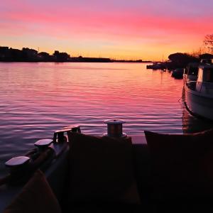 Bateaux Nuit insolite bateau a quai - Port Saint Louis du Rhone : photos des chambres