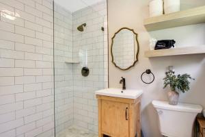 Downtown WPB studio D - w full kitchen