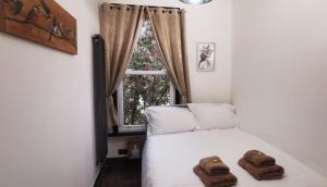 Luxury London house sleeps 13, 2 minutes to metro