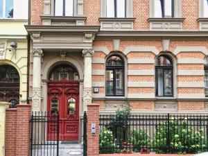 Tom Sawyer’s 3 room Old Town Apartment