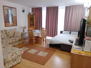 416 Warsaw Center TAMARS