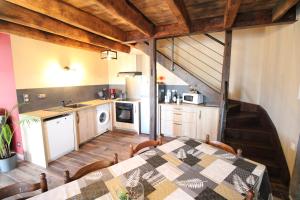 Maisons de vacances Maison entiere situee a proximite du centre thermal de Chaudes-Aigues : photos des chambres