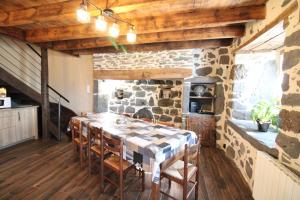 Maisons de vacances Maison entiere situee a proximite du centre thermal de Chaudes-Aigues : photos des chambres