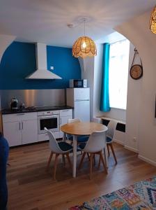 Appartements Charmant appartement, 1 chambre, en centre historique : photos des chambres