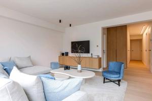 Lush 3bed3bath penthouse w deck