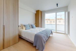 Lush 3bed3bath penthouse w deck