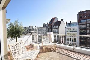 Lush 3bed3bath penthouse w deck