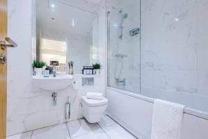 Axium City Suite, Sleeps 6, Central Location & High-Speed Wi-Fi