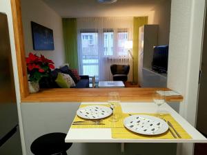 Wygodny dwupokojowy apartament pomiedzy lotniskiem a centrum