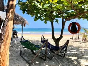 Robinson Beach Bungalow - Thạnh Ðức