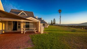 SeasTheDay Beach Front Holiday Home