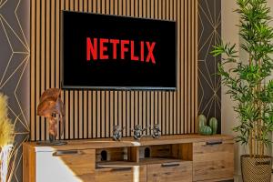 Luxury Apartment-Free Parking-Central Location-Close To Airport, Station & Centre