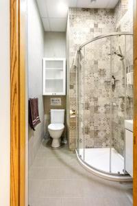 One Lemon Tree apartment (1.6 km from Airport)