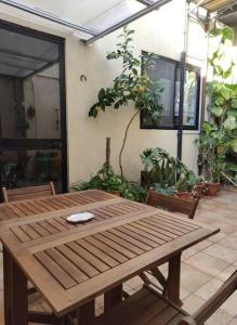 One Lemon Tree apartment (1.6 km from Airport)