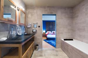 Hotels Domaine de Chalveches Hotel SPA 4* : photos des chambres