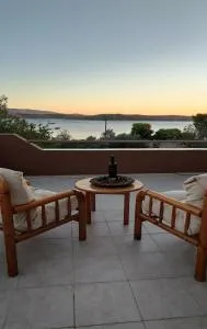 Penthouse Studio next to the Sea - Áyios Yeóryios