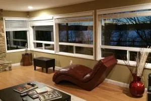 C19 Conscious, QUIET, ADULT Lake View Rental - Carnation