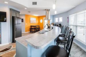 Maui East (Sunday Villas #1)