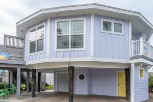 Maui East (Sunday Villas #1)