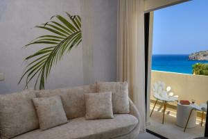 KALOS LUXURY HOMES, BEACHSIDE EXPERIENCE VOULISMA