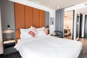 The Londoner Hotel St. Julians
