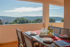 Lovely apartment overlooking the sea - MORE