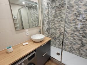 Appartement lumineux rénové pour 4 pers. proche centre avec parking et wifi inclus - FR-1-598-114