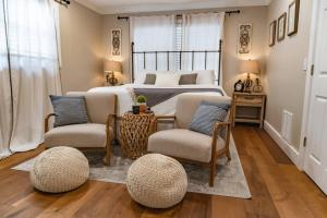 Renovated Downtown Apartment - B