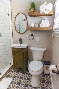 Renovated Downtown Apartment - B