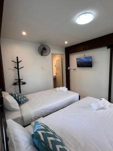 Luxe Nan Twin Bed Room